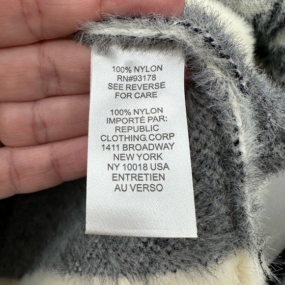 INDUSTRY CLASSIC soft pearl button clueless woman sophisticated cardigan. SM - Picture 9 of 13